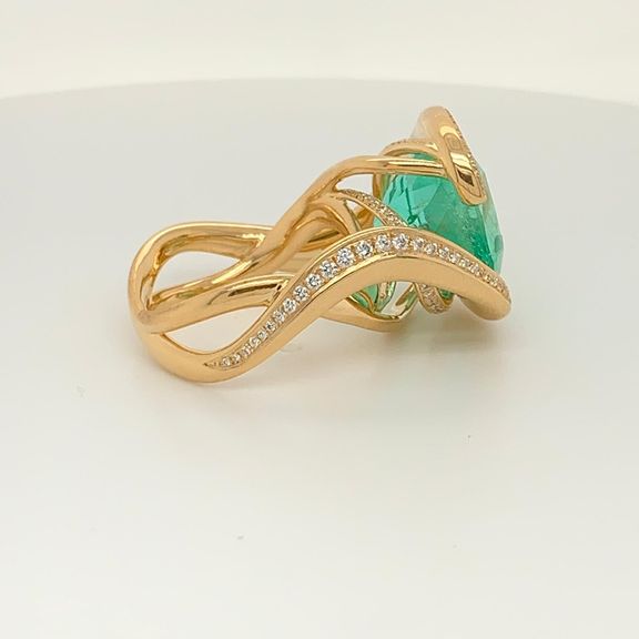 Business and day wear "Remolino" ring - Linhardt Design | 3D Jewelry CGI